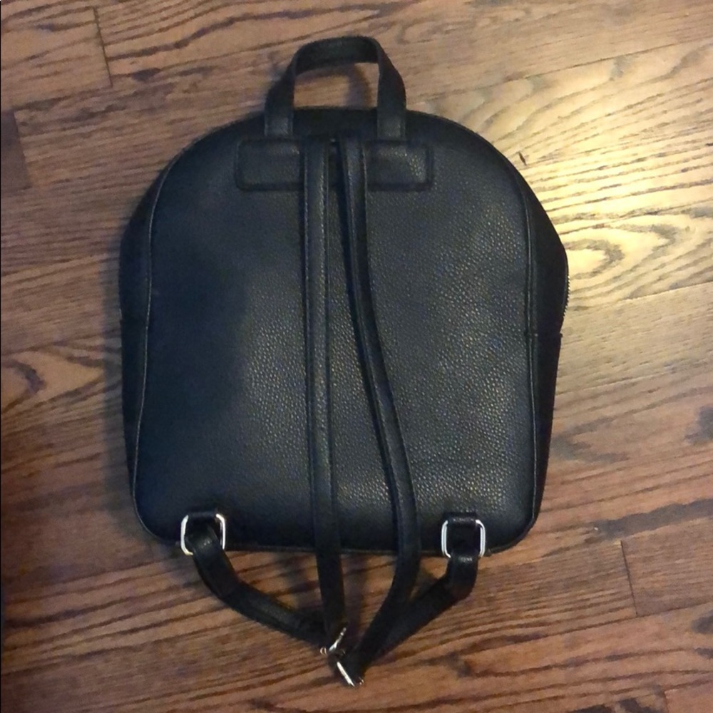 Black backpack - Picture 2 of 5